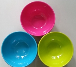 Nguy cơ nhiễm độc từ bát đĩa nhựa kém chất lượng 